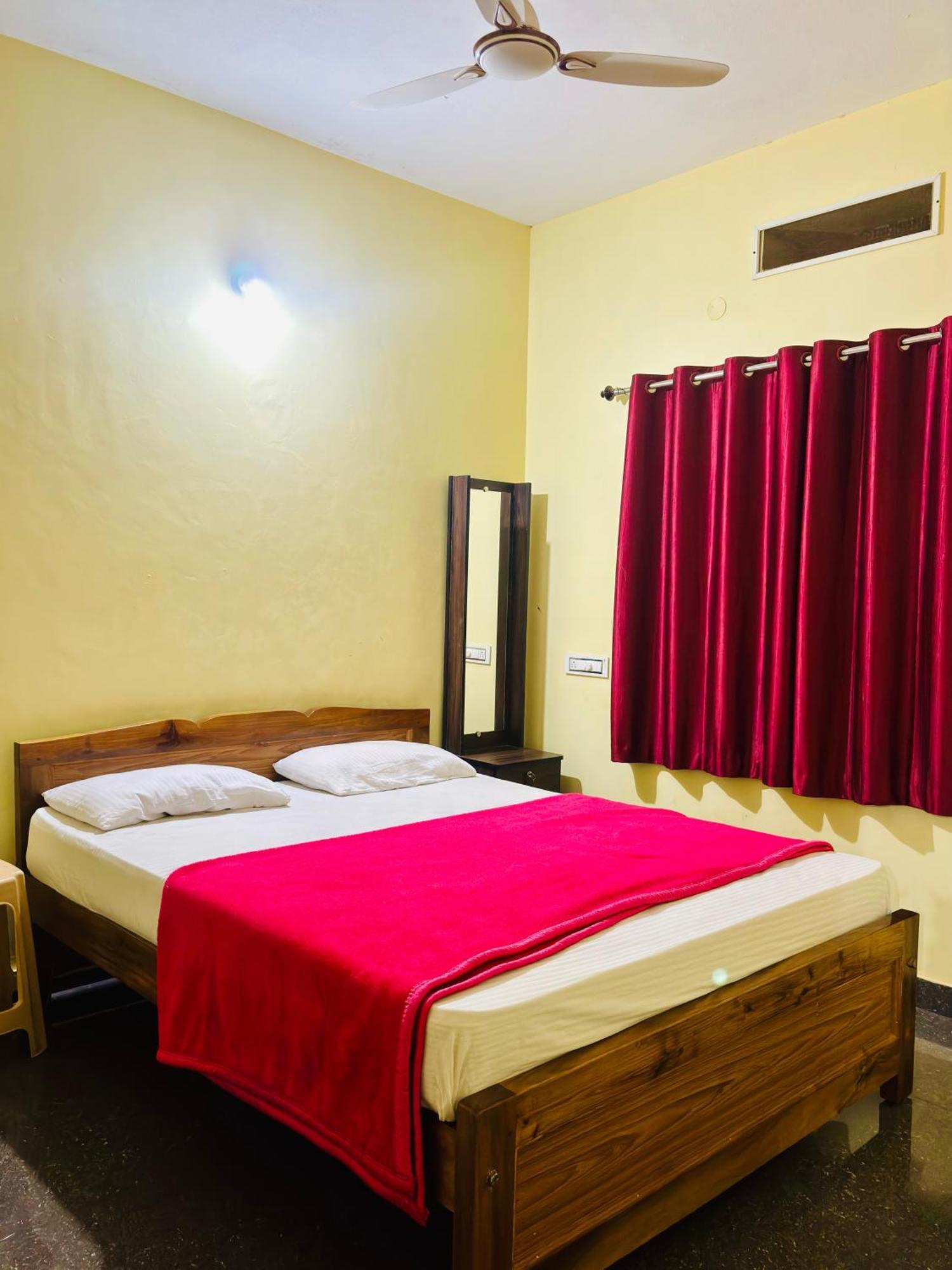 Mungaru Homestay, Talaguppa Homestay *